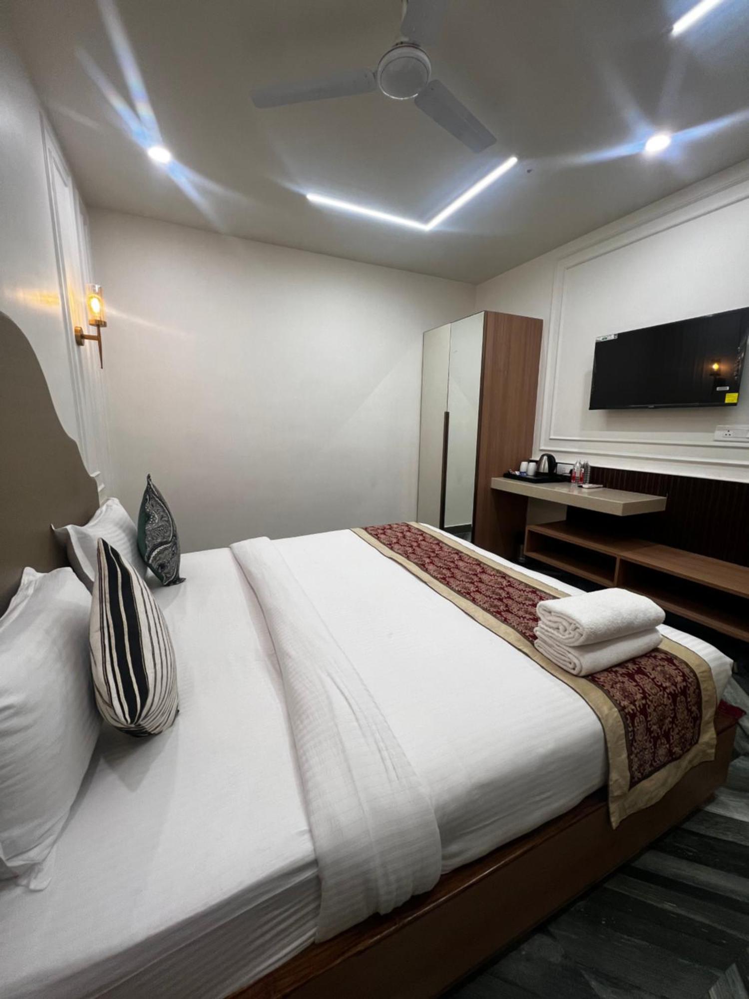 Anaya Retreat Hotel Varanasi Exterior foto